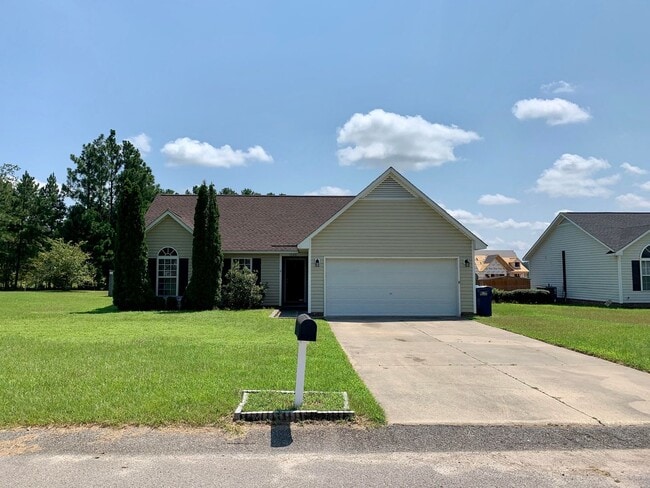3 Bed, 2 Bath Home on Corner Lot in Raeford - 3 Bed, 2 Bath Home on Corner Lot in Raeford