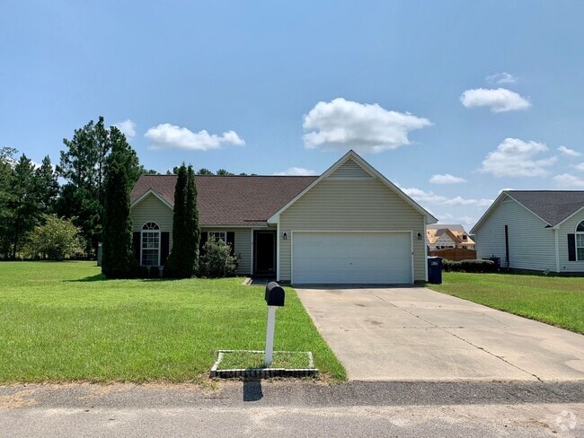 Building Photo - 3 Bed, 2 Bath Home on Corner Lot in Raeford