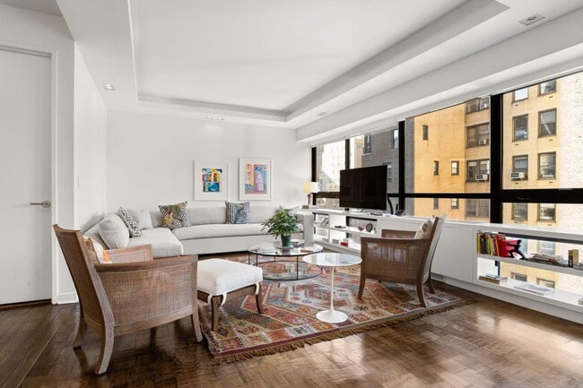 Photo - 415 E 54th St