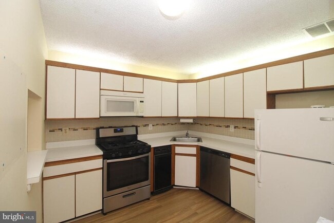 Building Photo - 7 Joyner Ct