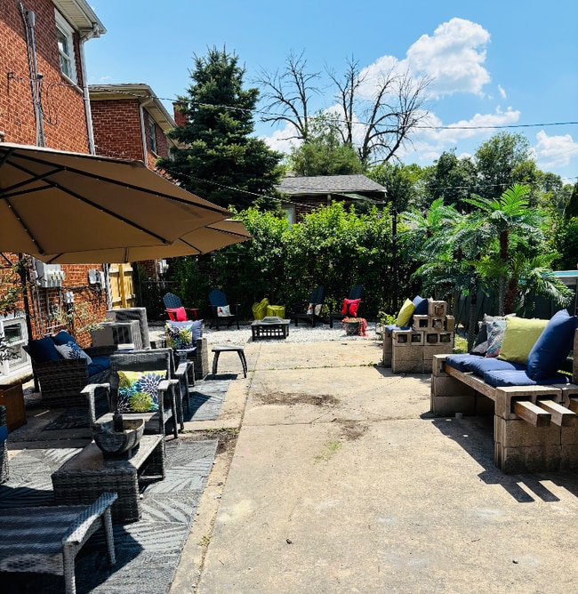 Photo - 10624 Mayfield Ave Unit Apt 2