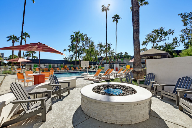 Firepits - Studio 710 Apartments