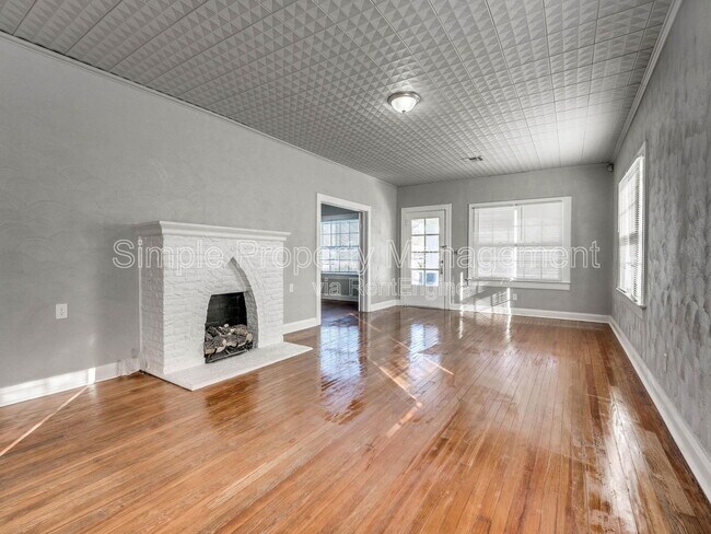 Photo - 812 N Broadway Ave