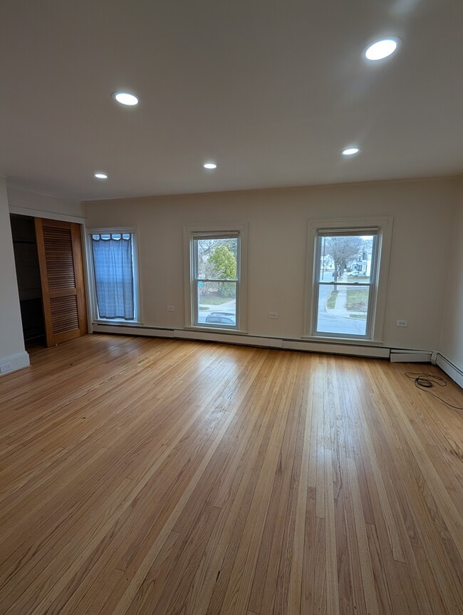 Building Photo - 474 Glen St Unit 1