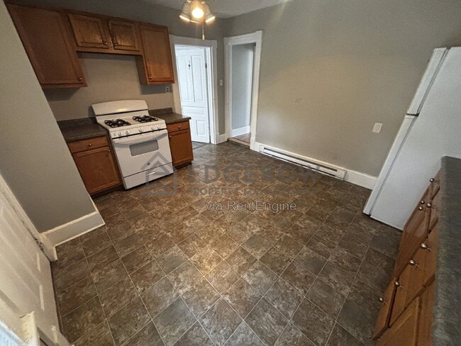 Photo - 635 Lafayette Ave NE