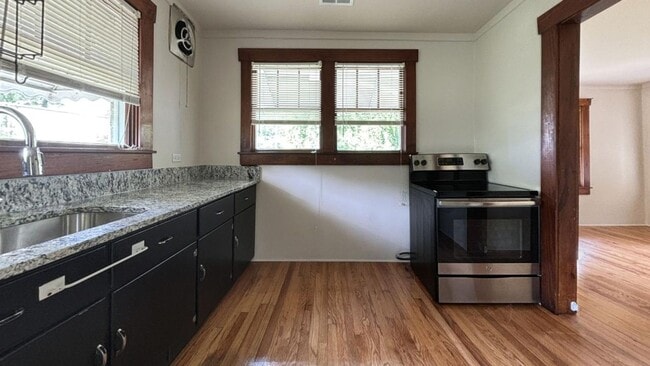 Photo - 3 bedroom / 1 bath ~ Renovated Home