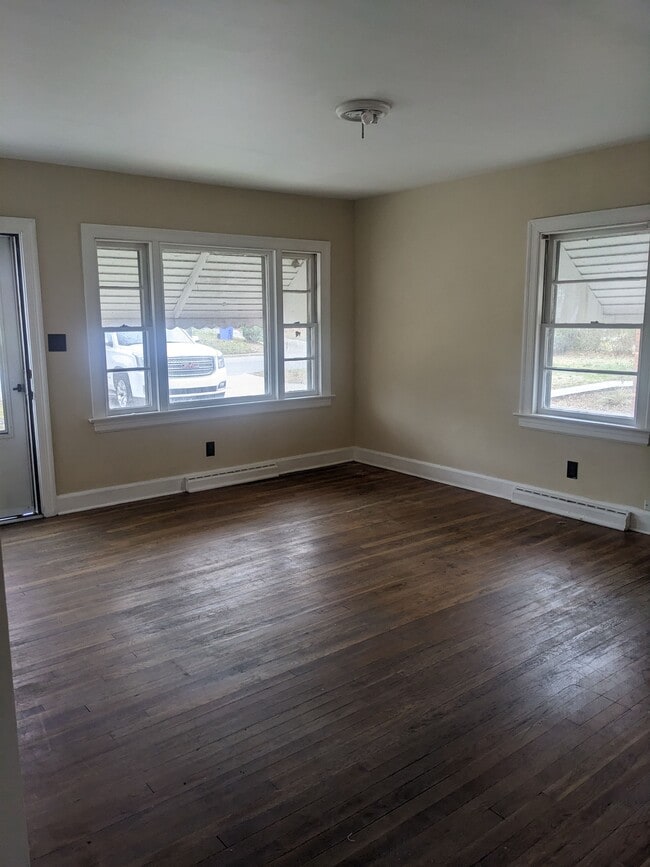 Photo - 1115 Woodrow St S