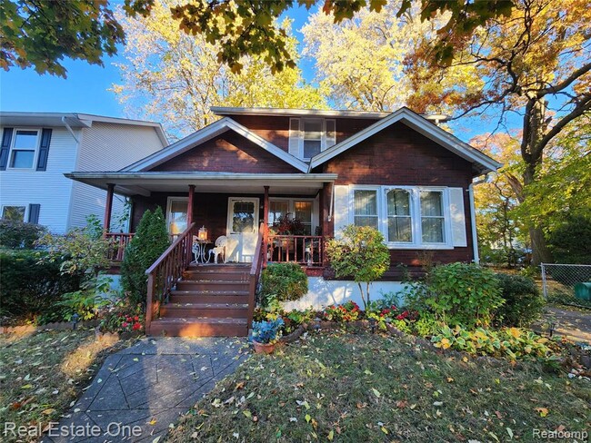 Photo - 400 Stratford Rd