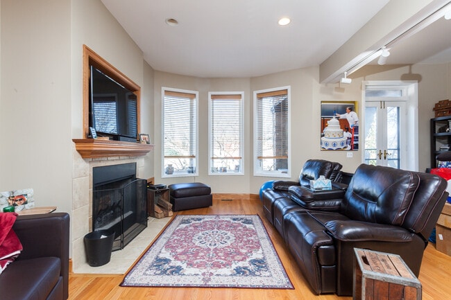 Photo - 1455 W Wilson Ave Unidad 2