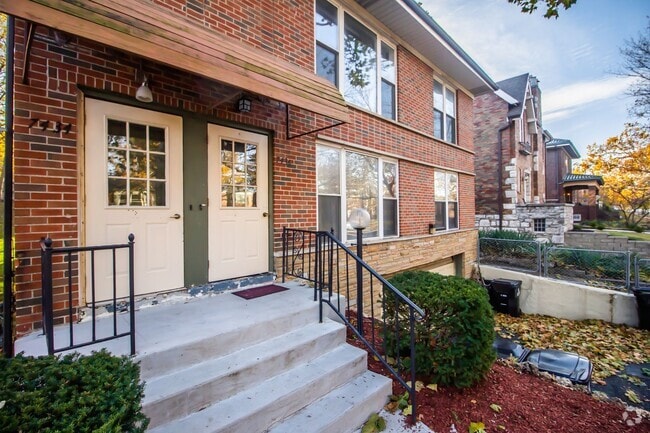 Building Photo - (852) 7434-36 Delmar Unit 2nd Floor Rental