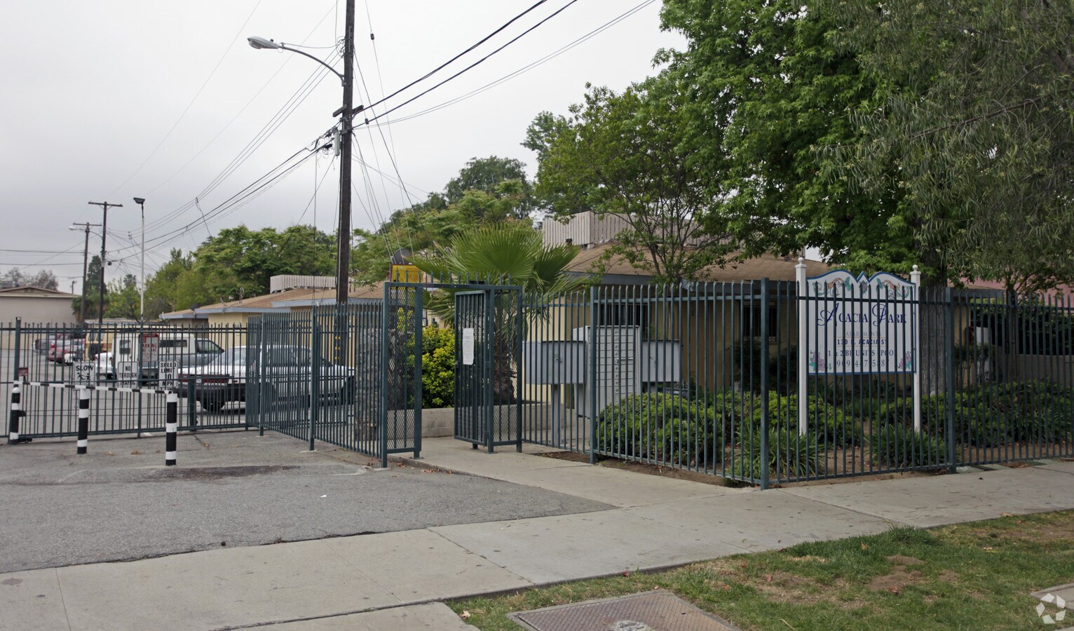 Acacia Apartments - Acacia Apartments
