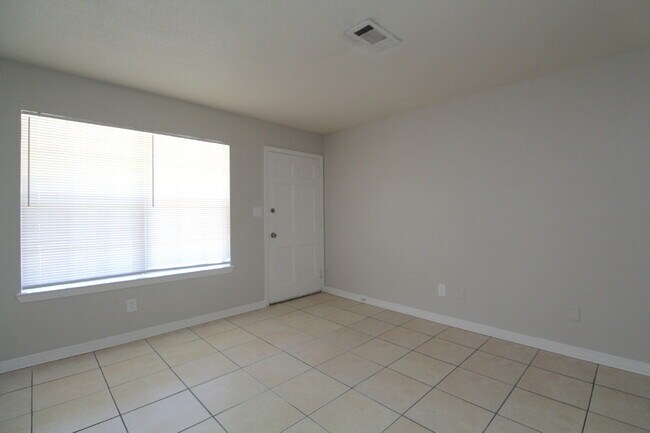 Photo - North Pensacola Duplex Near UWF & I-10 – Ready for Immediate Move-In Unit F2