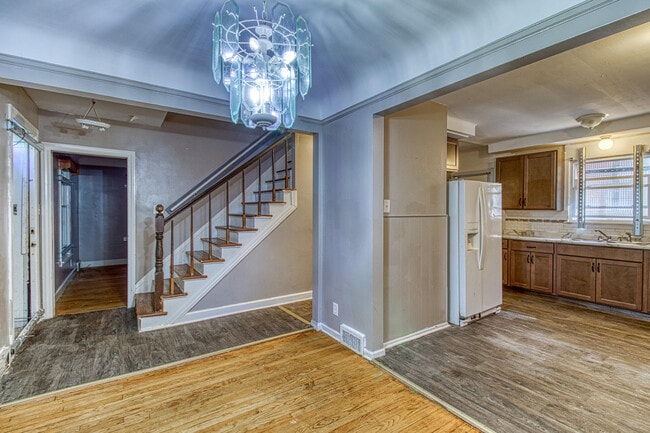 Photo - 16134 Pierson St