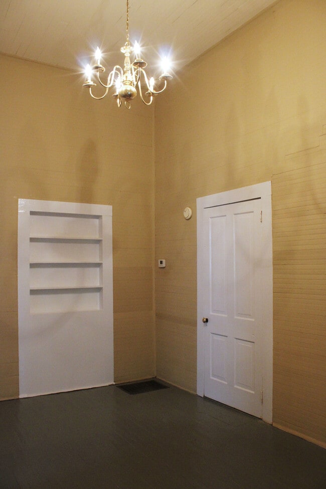 Sala de estar - 2511 Napier Ave