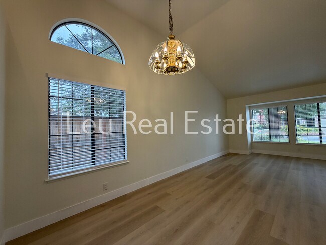 Photo - 167 Stonington Way