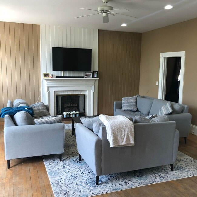 Building Photo - 544 N Main St Unit 544-A