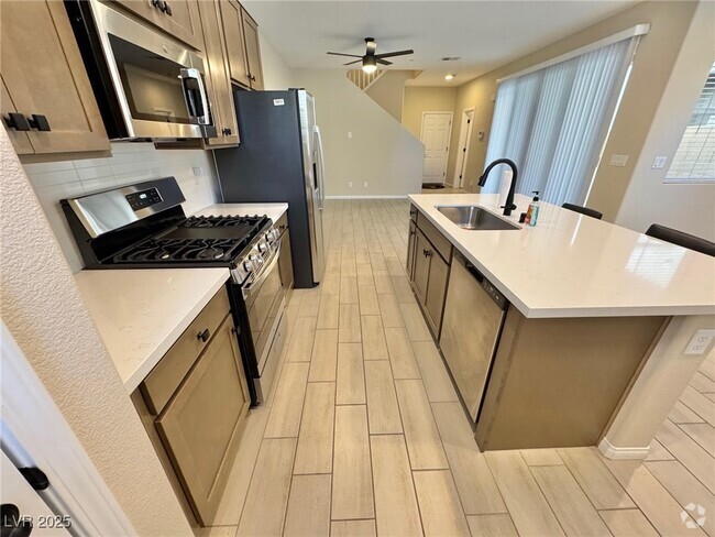 Building Photo - 4565 Queens Hl St Rental