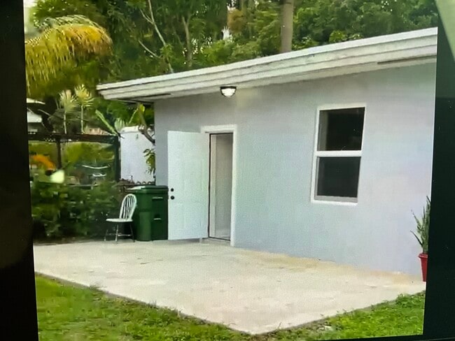 405 SW 5th St Unidad 405 Rear