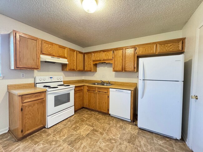 Photo - 904 Clairidge Ave Unit # B