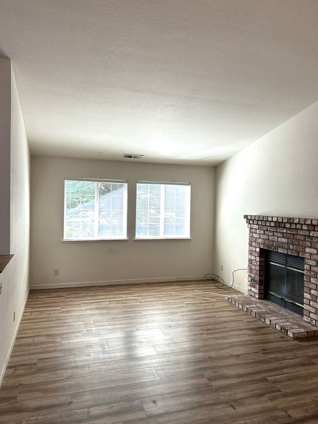 Photo - 4 bed/ 2 bath home between The Avenues and Amber Grove