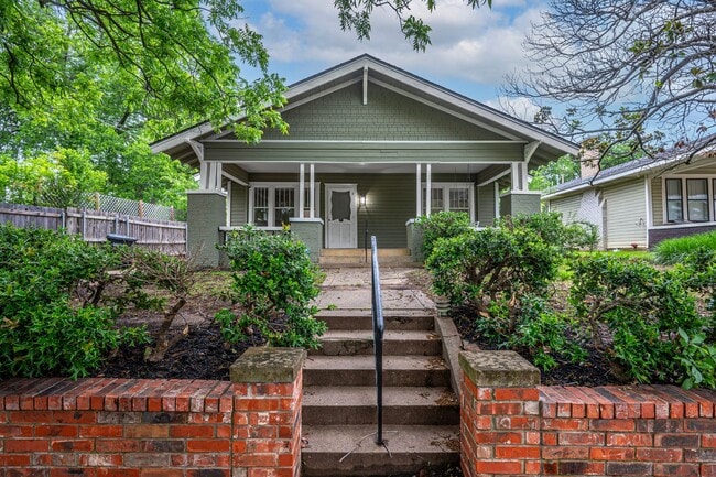Building Photo - Updated 3/2 in SW Ardmore Rental