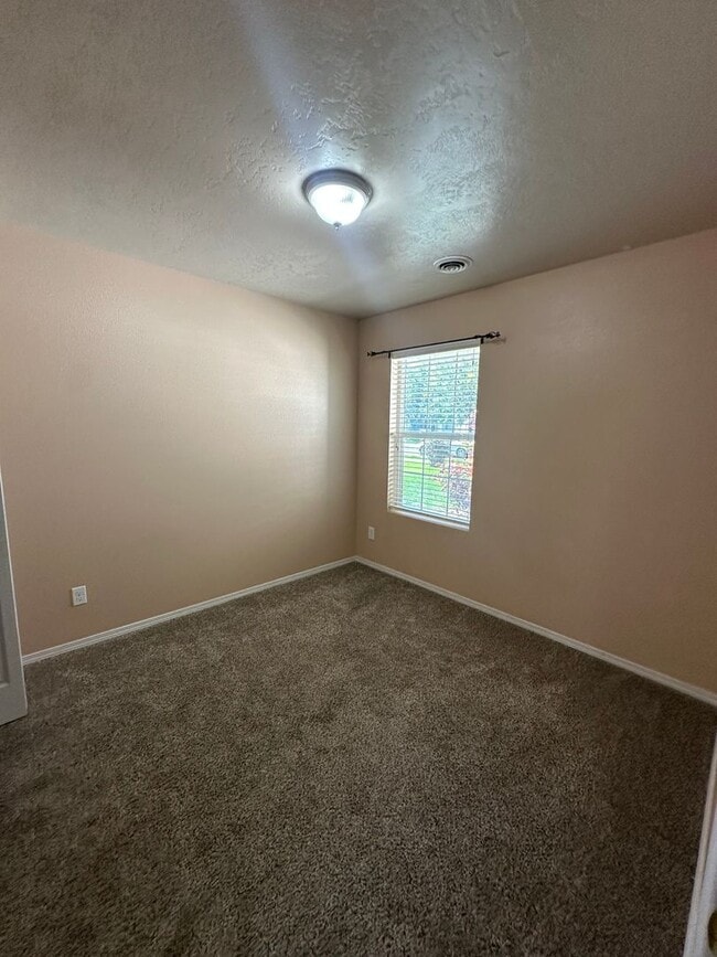 Photo - 3 bedroom 2 bath home in beautiful Meridia...