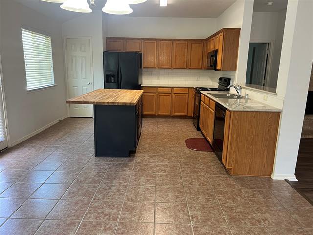 Photo - 800 Mahogany Dr