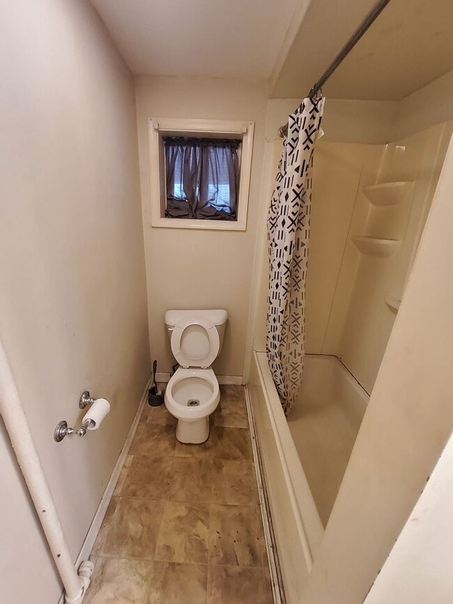 Photo - NO SECURITY DEPOSIT REQUIRED! One Bedroom Apartment in Kingston! Unidad 2