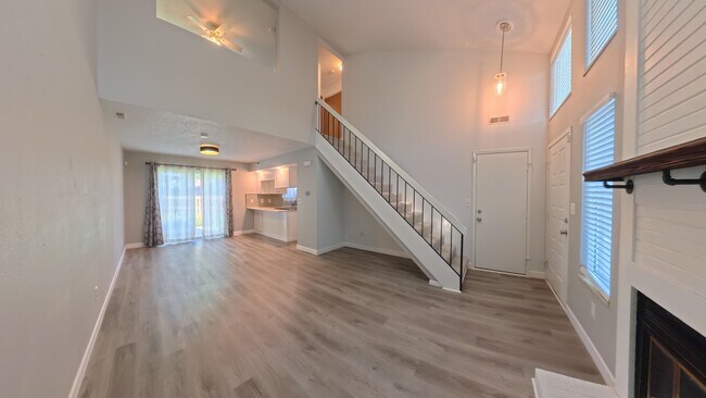 Photo - 1112 Woodgate Dr