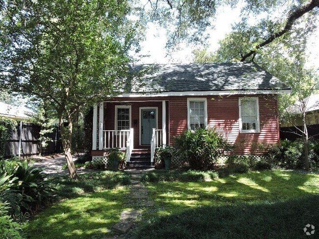 Building Photo - Fantastic 3BR/2.5BA Cottage in the heart o... Rental