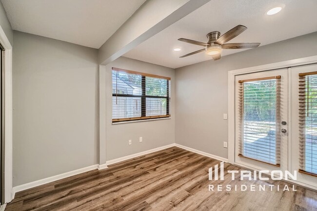 Photo - 348 Barbara Cir