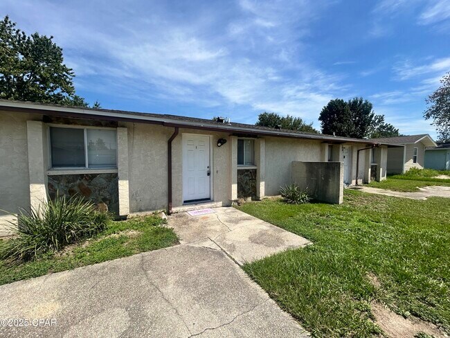 Building Photo - 1028 Bradley Cir Rental