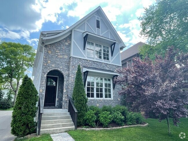 Building Photo - Green Hills/Lipscomb area home built in 20...