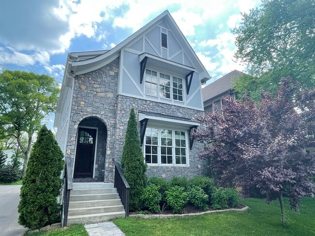 Building Photo - Green Hills/Lipscomb area home built in 20...