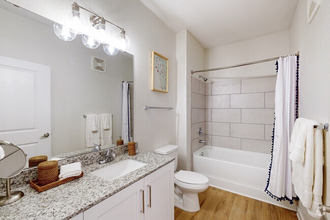 1BR, BA - 735SF - Bathroom