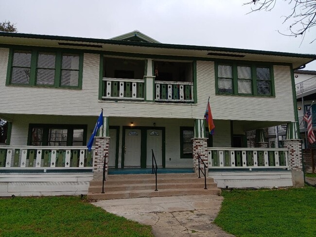 Building Photo - 603 E Grayson St Unit 603 E. Grayson st. #605 Rental