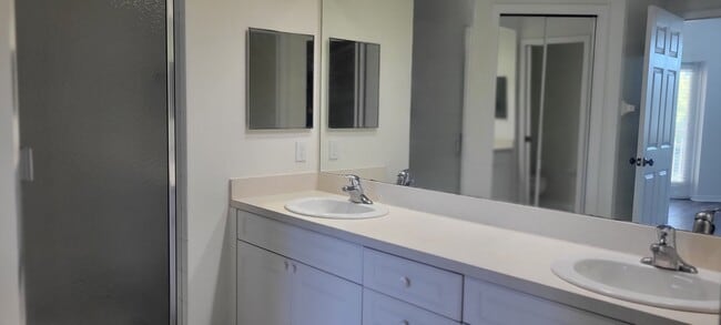 Master Bathroom - 960 Starkey Rd Unit 3302