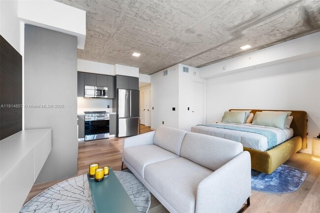 Building Photo - 307 SW 5th St Unit STUDIO