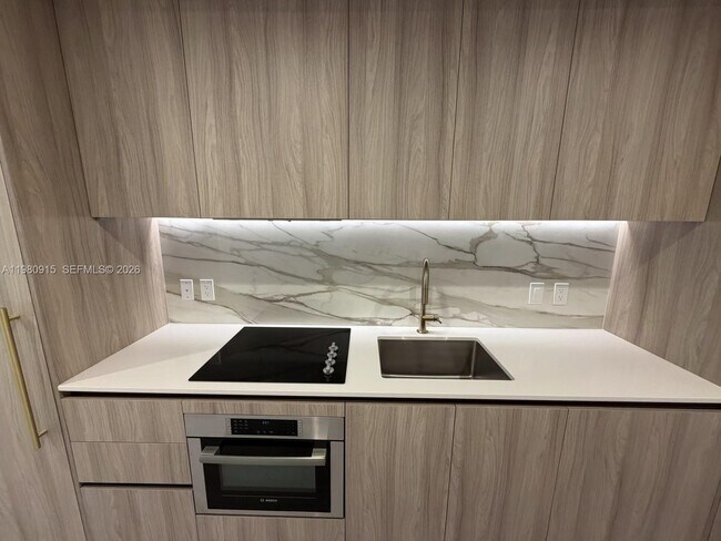 Photo - 77 SE 5th St Unidad 3204