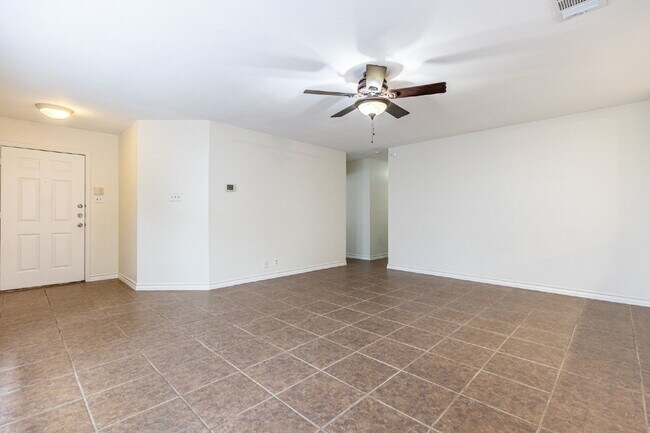 Photo - 9647 Barbwire