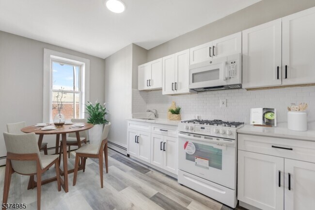 Photo - 102 Genessee Ave