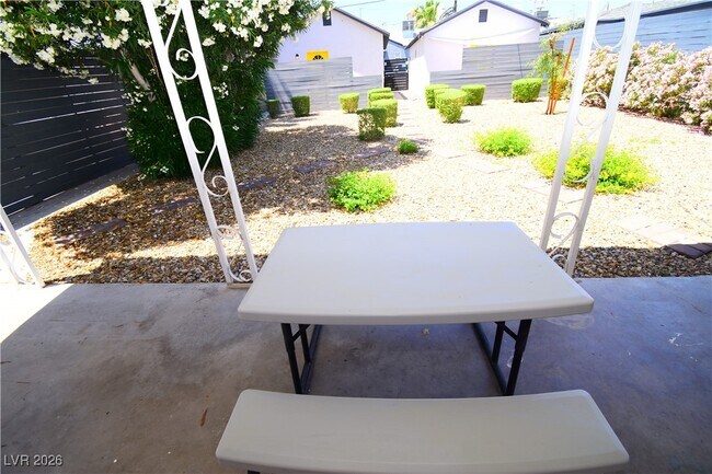 Photo - 308 S 10th St