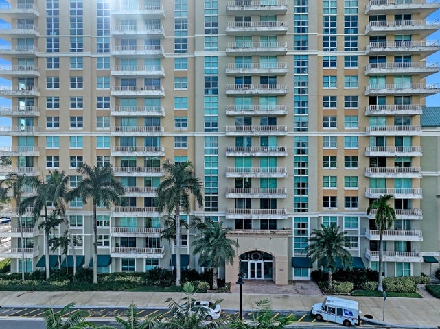 Photo - 700 E Boynton Beach Blvd