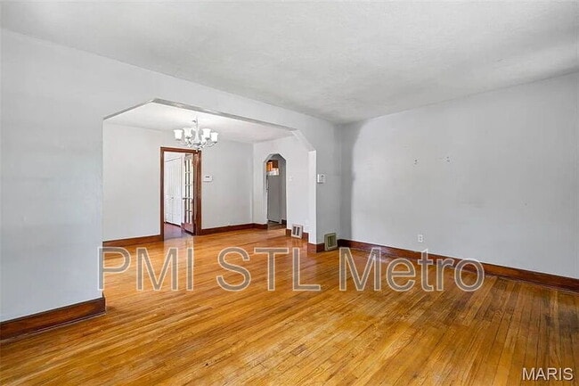 Photo - 5212 Fletcher St