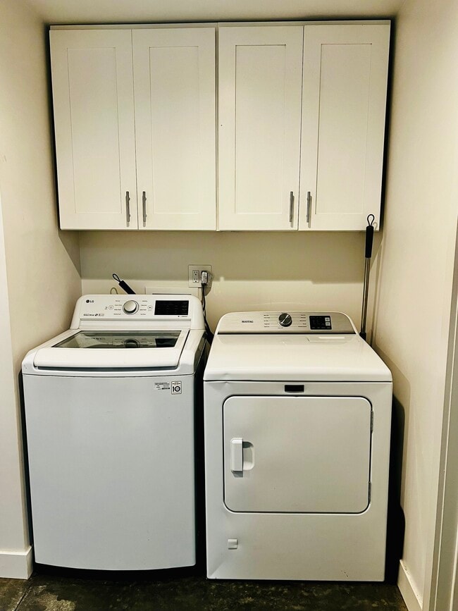 Photo - 4610 E 4th St