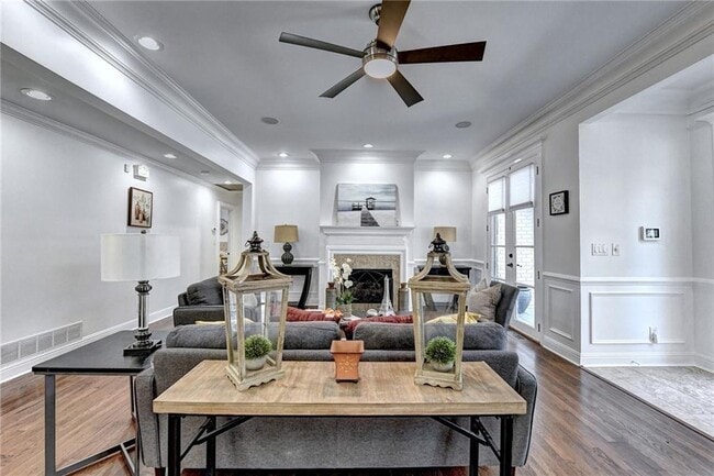 Photo - 1227 Sheridan Rd NE