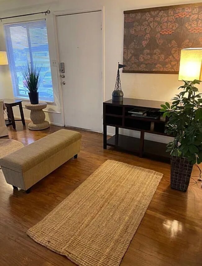 Photo - 4068 Oakcrest Dr Unit 3