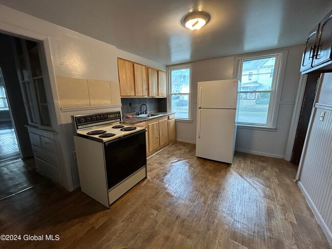 Photo - 96 Robinson St