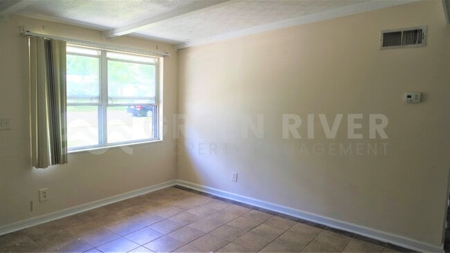 Photo - Great Value! 3BR Home with Bonus Living Space & Screened Porch!!
