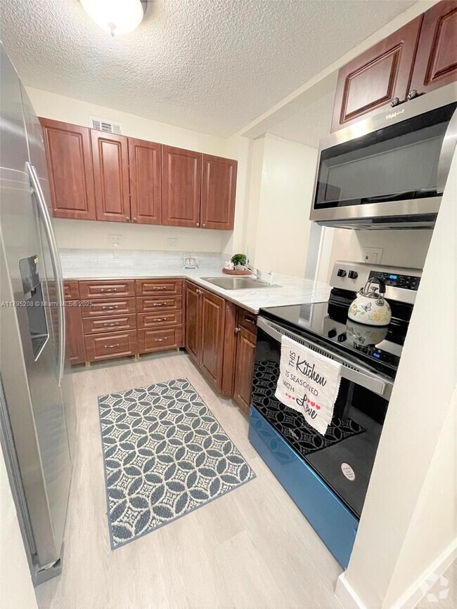 Building Photo - 15969 NW 64th Ave Unit 202 Rental